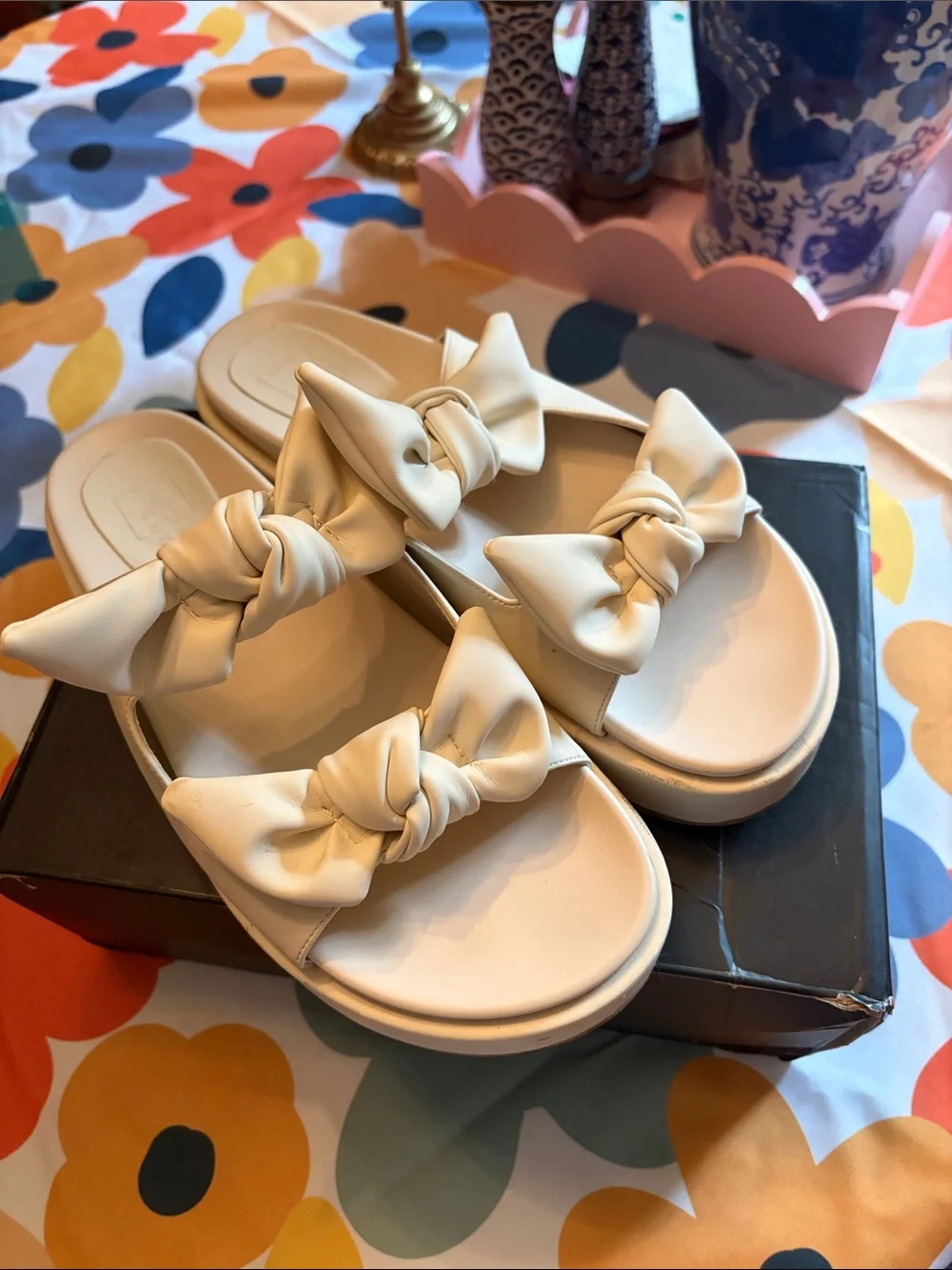 Shu Shop Women’s Cream Knotted Slide Sandals